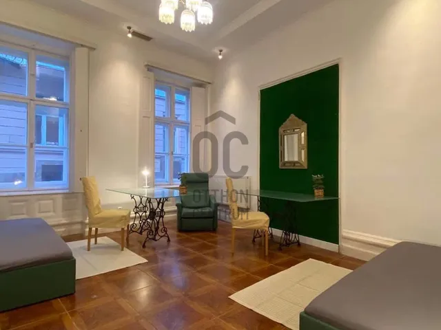 Eladó kereskedelmi és ipari ingatlan Budapest VIII. kerület, Corvin negyed 244 nm