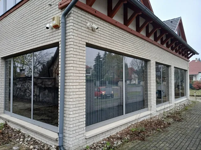 Eladó kereskedelmi és ipari ingatlan Gödöllő, Kertváros 900 nm