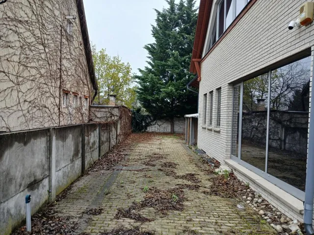 Eladó kereskedelmi és ipari ingatlan Gödöllő, Kertváros 900 nm