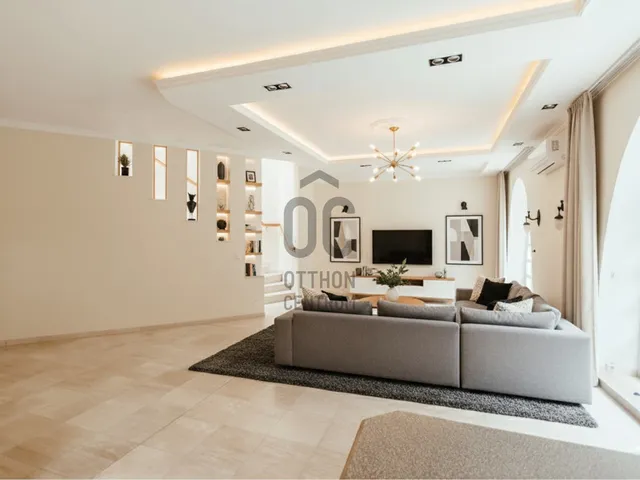 Eladó ház Budapest II. kerület, Máriaremete 262 nm