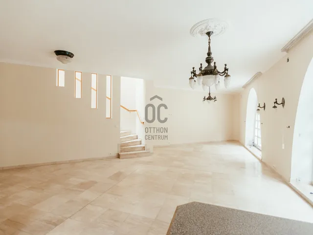 Eladó ház Budapest II. kerület, Máriaremete 262 nm