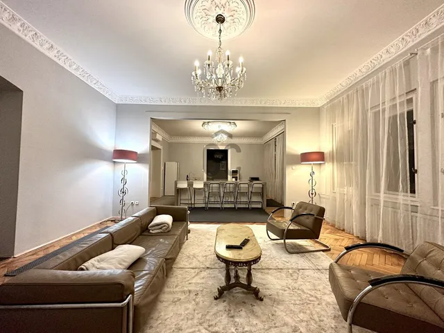 Eladó lakás Budapest VI. kerület, Nagykörúton belüli terület 175 nm