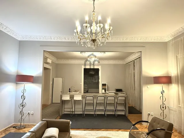 Eladó lakás Budapest VI. kerület, Nagykörúton belüli terület 175 nm