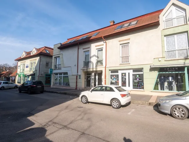 Eladó kereskedelmi és ipari ingatlan Szekszárd 318 nm