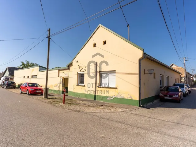 Eladó kereskedelmi és ipari ingatlan Bátaszék 403 nm