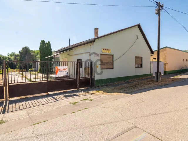 Eladó ház Bátaszék, Deák Ferenc utca 109 nm