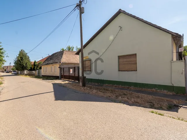 Eladó ház Bátaszék, Deák Ferenc utca 109 nm
