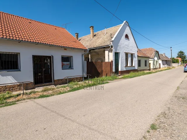 Eladó ház Bátaszék, Kertalja utca 201 nm