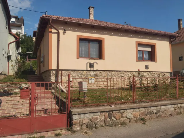 Kiadó ház Szekszárd 123 nm
