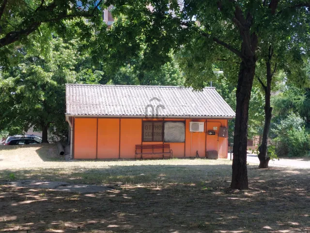 Kiadó kereskedelmi és ipari ingatlan Szekszárd 60 nm