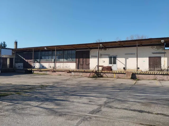 Kiadó kereskedelmi és ipari ingatlan Szekszárd, Iparváros 70 nm