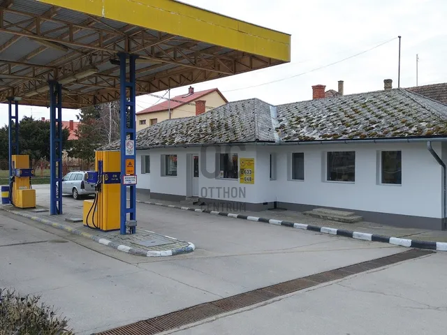Eladó kereskedelmi és ipari ingatlan Bogyiszló 74 nm