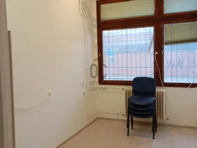 Kiadó kereskedelmi és ipari ingatlan Szekszárd 13 nm