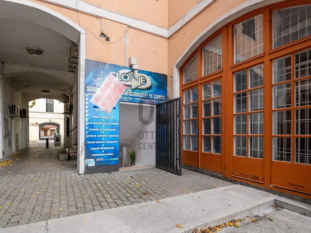 Eladó kereskedelmi és ipari ingatlan Szekszárd 72 nm