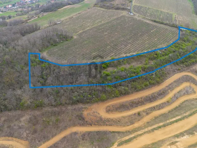 Eladó mezőgazdasági ingatlan Alsónána 8068 nm