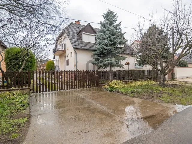 Eladó ház Tolna 215 nm