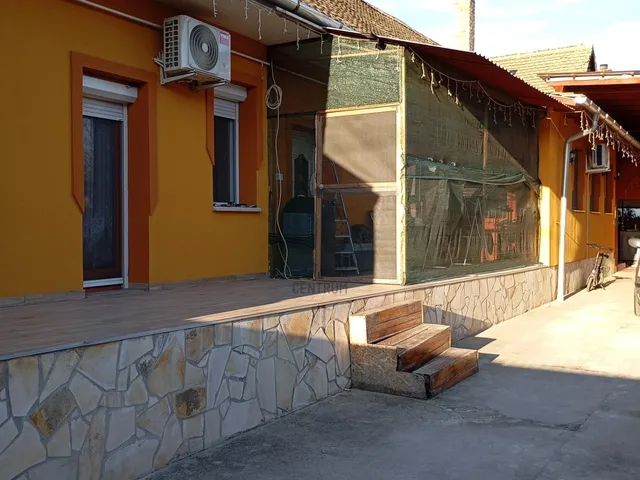 Eladó ház Bátaszék, Őz utca 192 nm