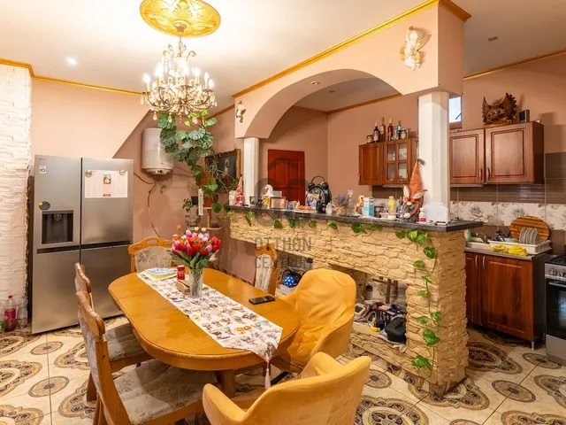 Eladó ház Bátaszék 192 nm