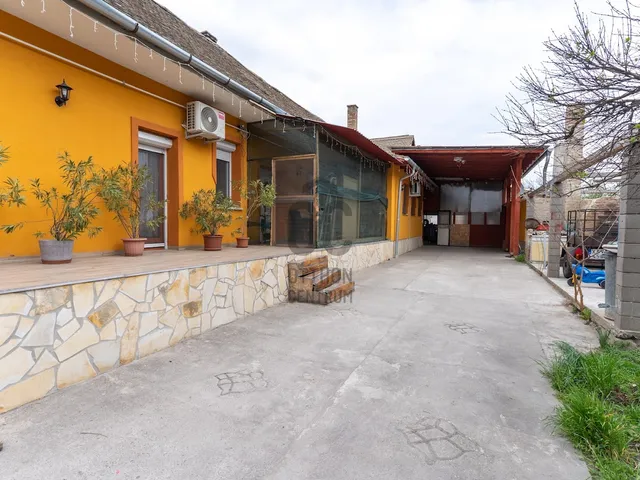 Eladó ház Bátaszék, Őz utca 192 nm