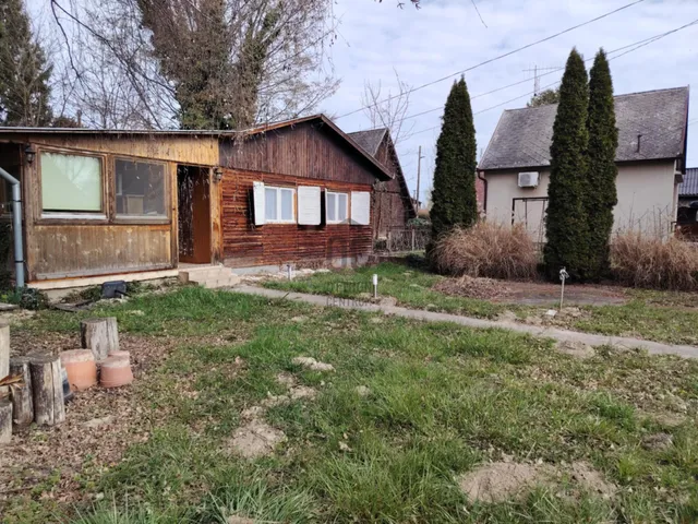 Eladó üdülő és hétvégi ház Fadd, Diófa utca 57 nm