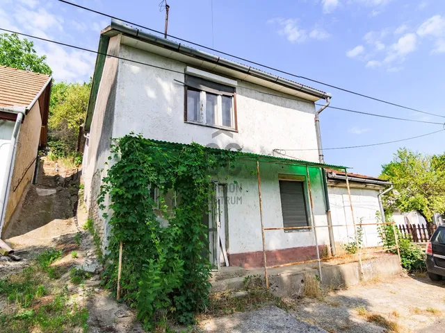 Eladó ház Szekszárd, Újváros 920 nm