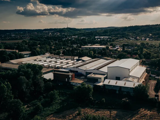 Kiadó kereskedelmi és ipari ingatlan Szekszárd, Palánk