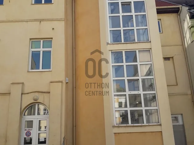Kiadó kereskedelmi és ipari ingatlan Szekszárd 53 nm