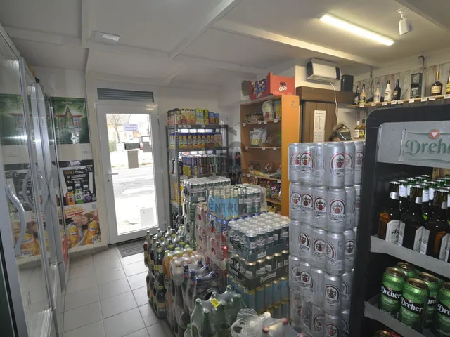 Eladó kereskedelmi és ipari ingatlan Budapest XV. kerület, Rákospalota 22 nm