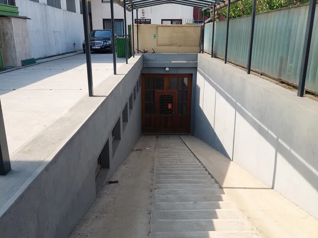 Kiadó kereskedelmi és ipari ingatlan Budapest XX. kerület 150 nm