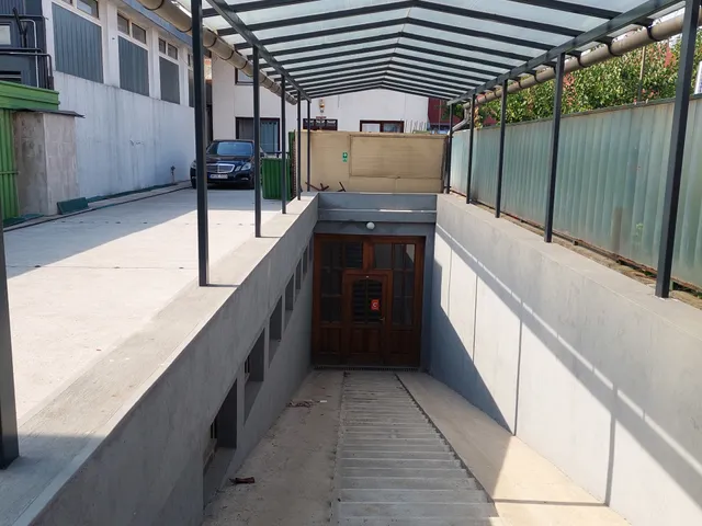Kiadó kereskedelmi és ipari ingatlan Budapest XX. kerület 150 nm