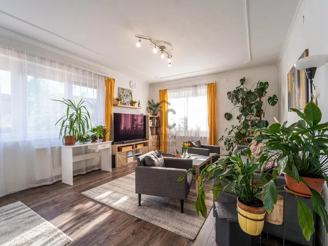 Eladó ház Budapest XVI. kerület, Sashalom 721 nm