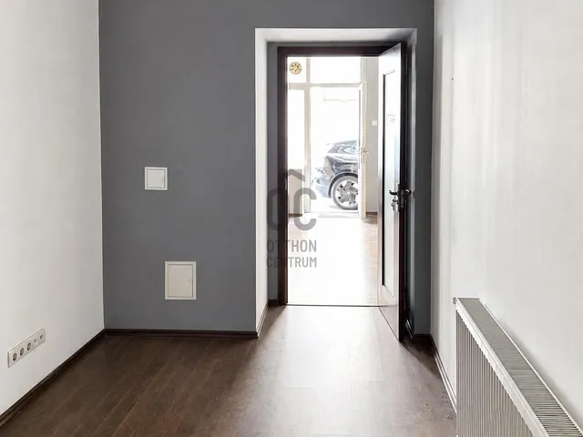 Kiadó kereskedelmi és ipari ingatlan Budapest XII. kerület, Krisztinaváros XII. ker. 32 nm