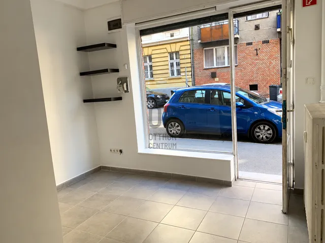 Eladó kereskedelmi és ipari ingatlan Budapest I. kerület 10 nm