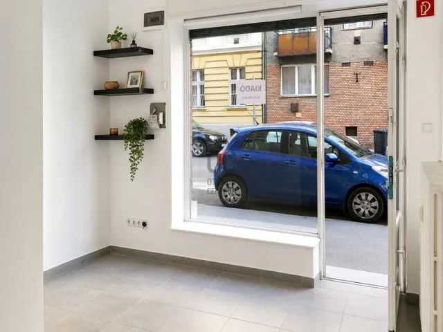 Kiadó kereskedelmi és ipari ingatlan Budapest I. kerület 10 nm