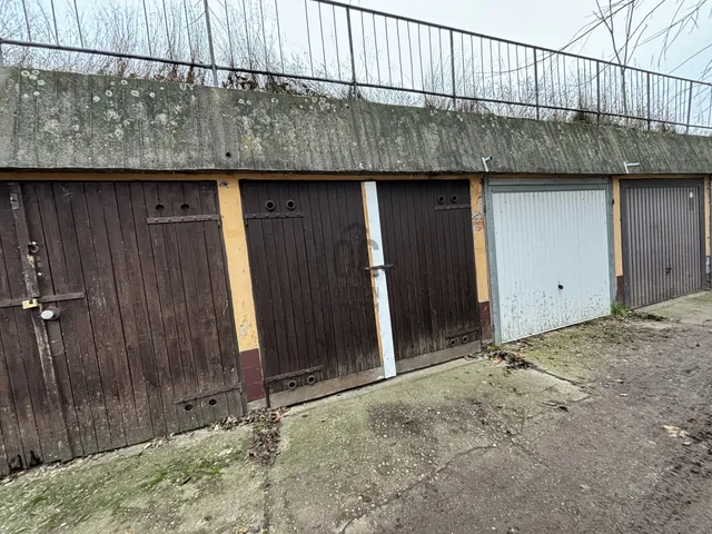 Eladó garázs Szeged, Tarján 13 nm