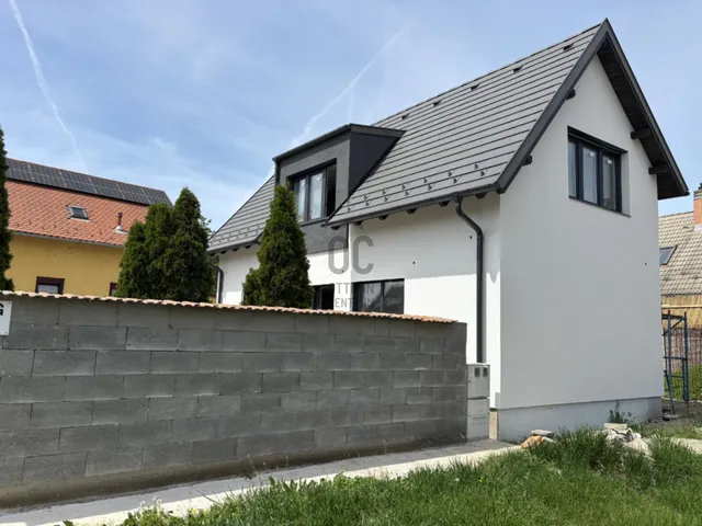 Eladó ház Szeged, Szőreg 151 nm