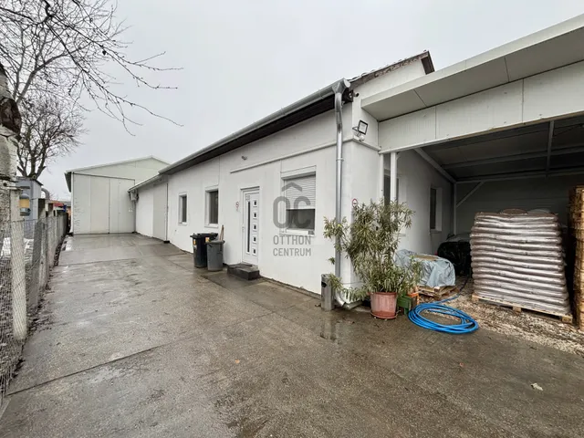 Eladó kereskedelmi és ipari ingatlan Szeged, Iparváros 275 nm