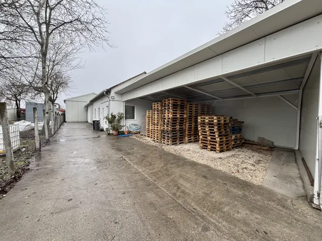 Eladó kereskedelmi és ipari ingatlan Szeged, Iparváros 275 nm