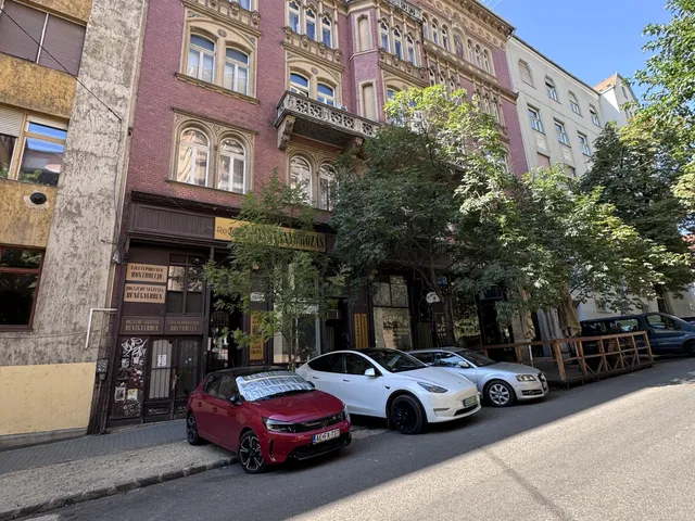 Kiadó kereskedelmi és ipari ingatlan Budapest XI. kerület, Lágymányos 128 nm