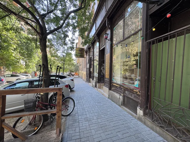 Kiadó kereskedelmi és ipari ingatlan Budapest XI. kerület, Lágymányos 128 nm