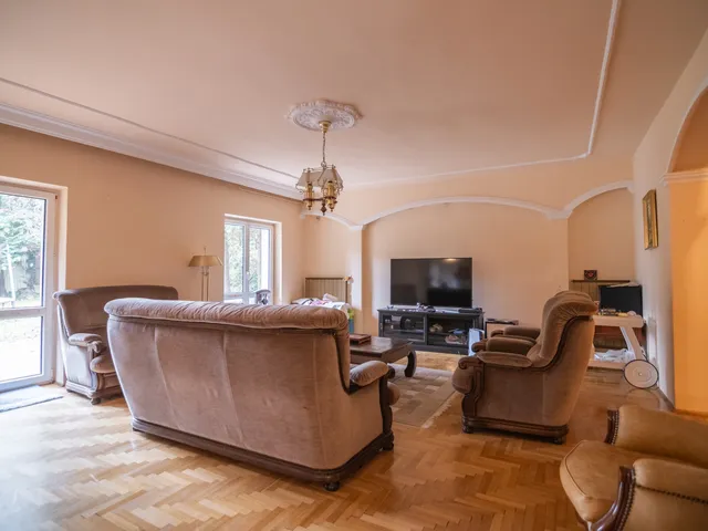 Eladó ház Budapest II. kerület, Máriaremete 305 nm