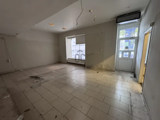 Kiadó kereskedelmi és ipari ingatlan Budapest XI. kerület, Gellérthegy 190 nm