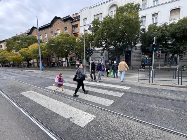 Eladó kereskedelmi és ipari ingatlan Budapest XI. kerület, Gellérthegy 190 nm