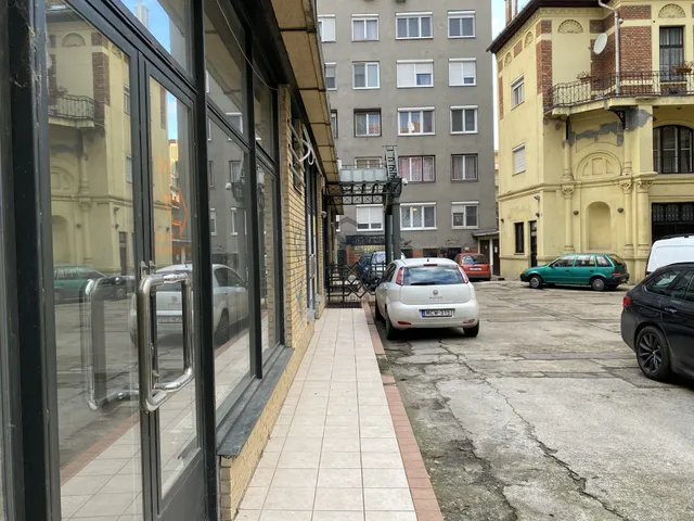 Kiadó kereskedelmi és ipari ingatlan Kecskemét, Belváros 121 nm