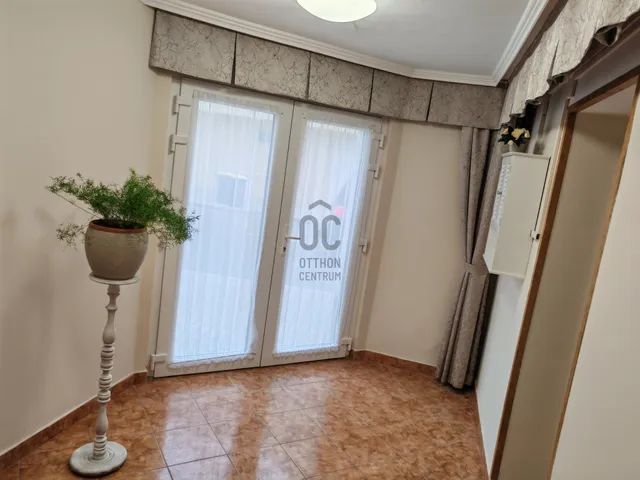 Eladó kereskedelmi és ipari ingatlan Kecskemét, Bethlenváros 81 nm