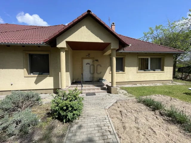 Eladó ház Kecskemét, Szent István-város 164 nm