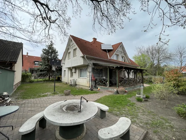 Eladó ház Kecskemét, Hollandfalu 217 nm