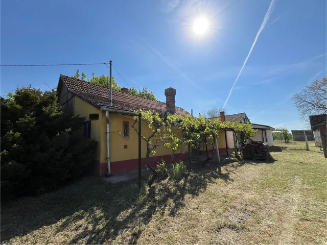 Eladó mezőgazdasági ingatlan Kecskemét, Szarkás 117 nm
