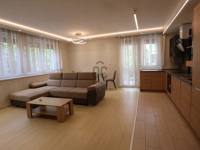 Kiadó lakás Kecskemét, Belváros 76 nm