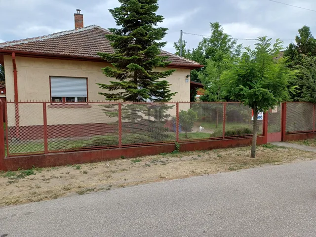 Eladó ház Kecskemét, Hunyadiváros 73 nm